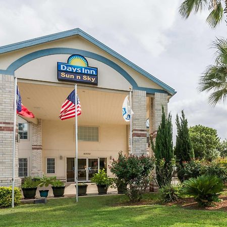 Days Inn By Wyndham San Antonio Southeast Frost Bank Center Exterior foto