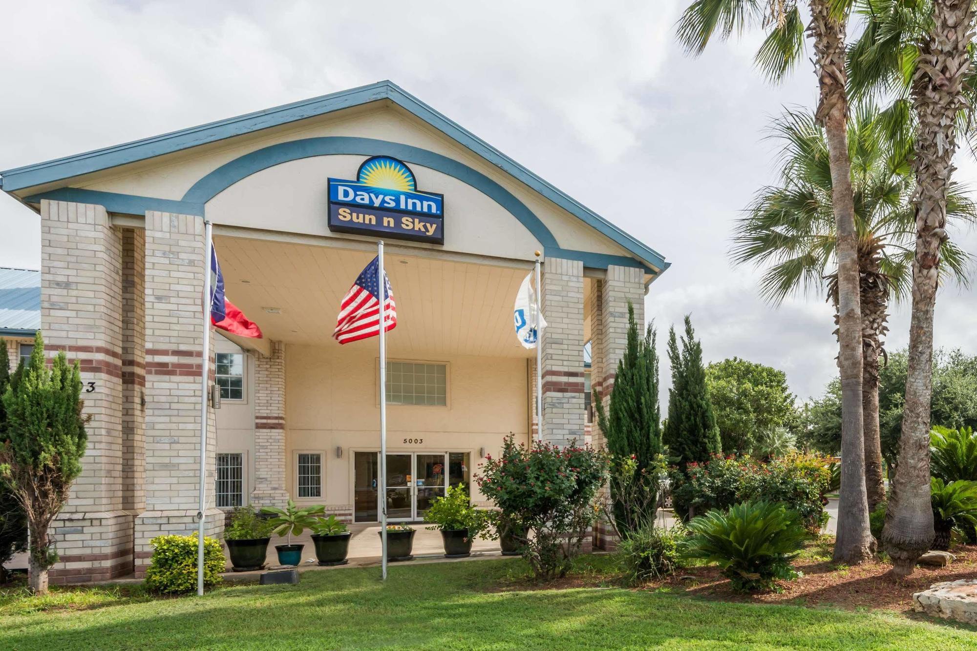 Days Inn By Wyndham San Antonio Southeast Frost Bank Center Exterior foto