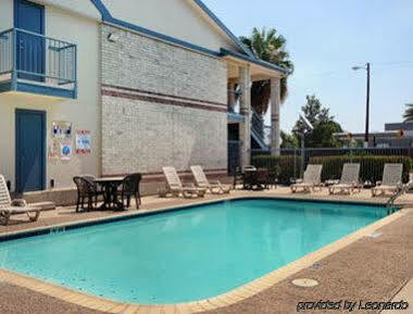 Days Inn By Wyndham San Antonio Southeast Frost Bank Center Exterior foto